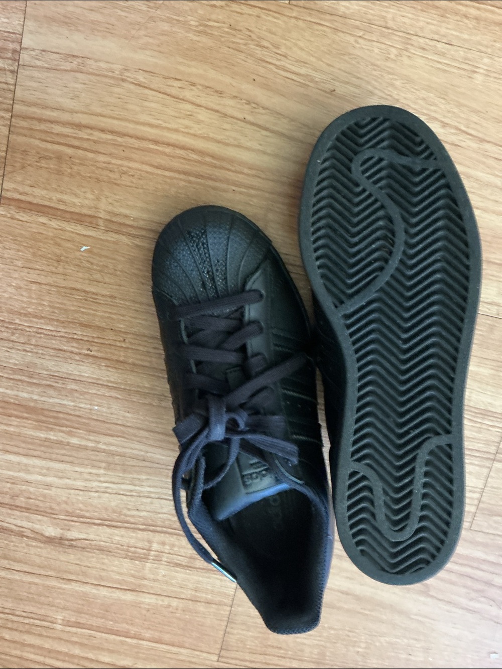 adidas Kids Black Shell-Toe Low-Top Sneakers - Picture 4 of 4